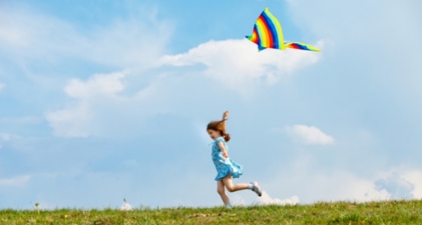 Latawiec czy ptak? Jak pomóc dzieciom rozwinąć skrzydła 