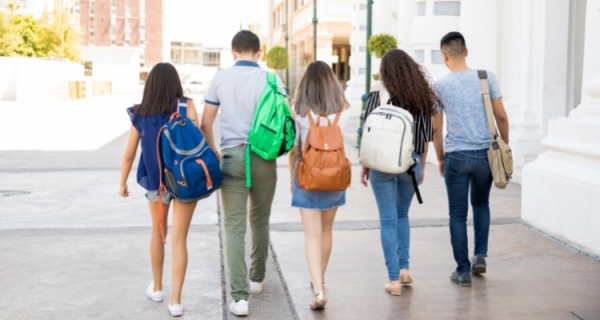 Dlaczego rodzice powinni być ważniejsi od kolegów? - recenzja książki "Więź"