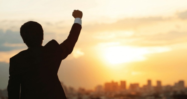 Sukces ma twarz mamy, pieniądze płyną od taty - recenzja książki "Ustawienia..."